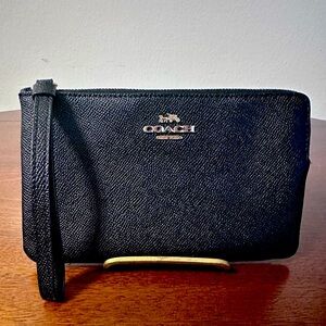 COACH | Large Corner Zip Wristlet